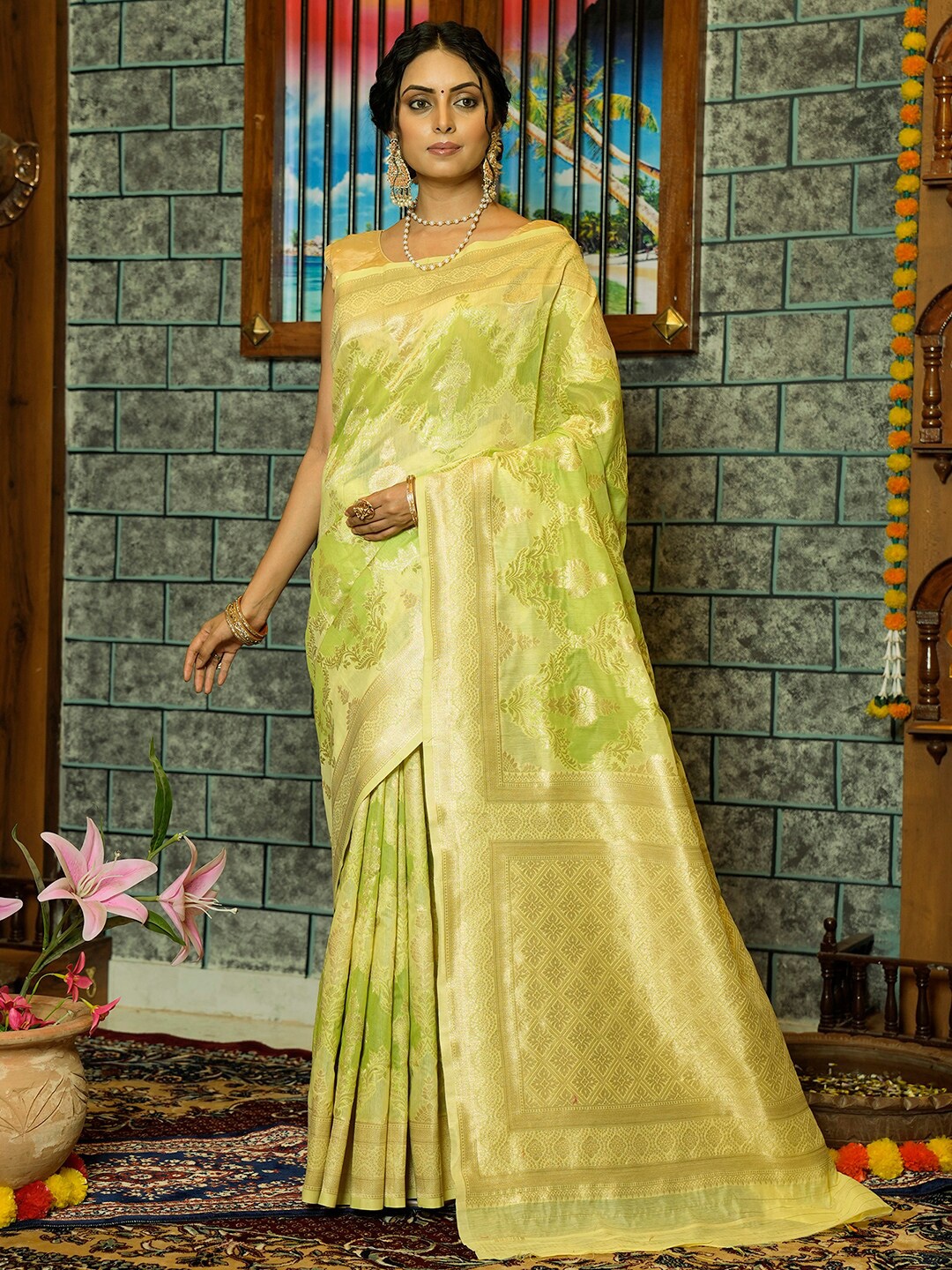 

Mitera Green & Gold Ethnic Motif Zari Silk Cotton Banarasi Saree