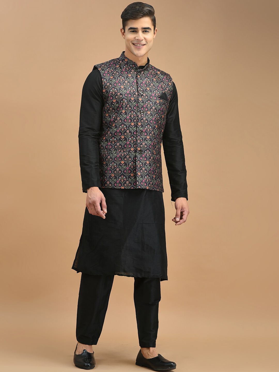

DEYANN Mandarin Collar Straight Kurta with Pyjamas & Nehru Jacket, Black