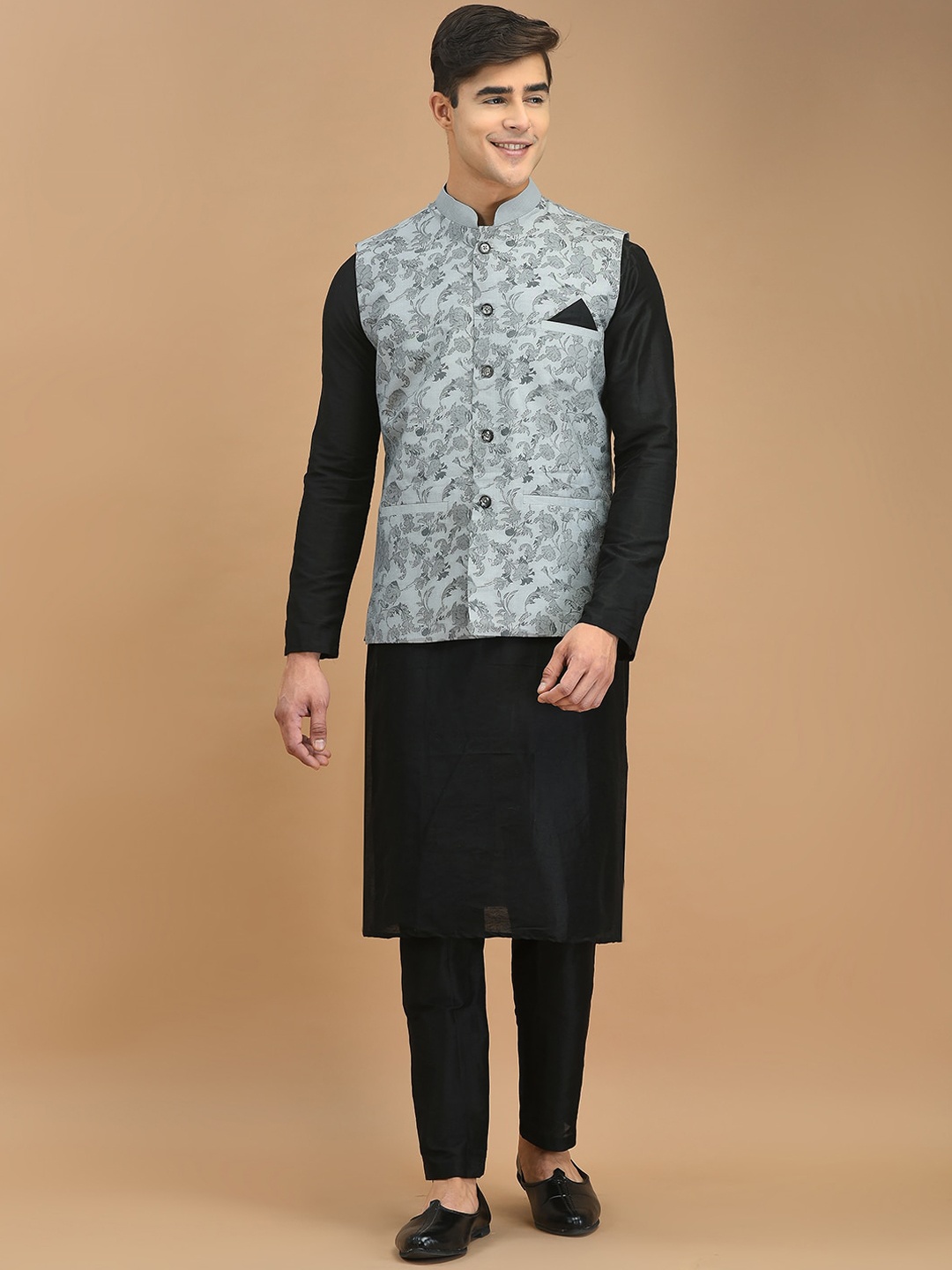 

DEYANN Mandarin Collar Straight Kurta with Pyjamas & Nehru Jacket, Black