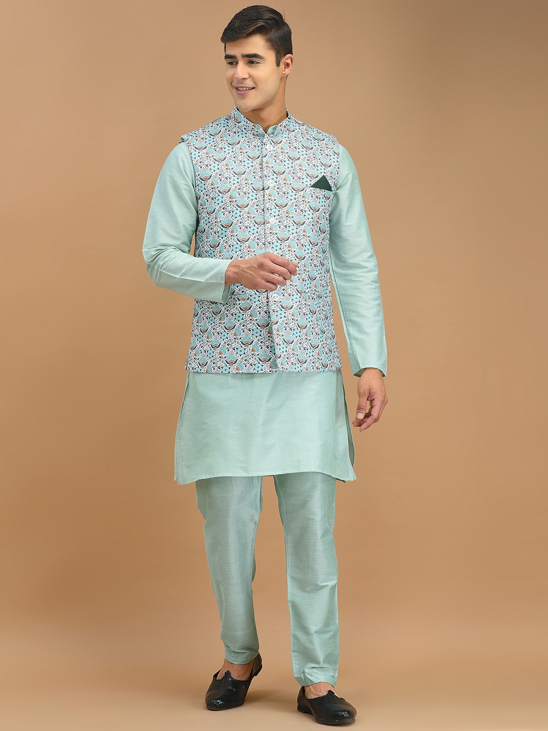 

DEYANN Band Collar Straight Kurta with Pyjamas & Nehru Jacket, Green