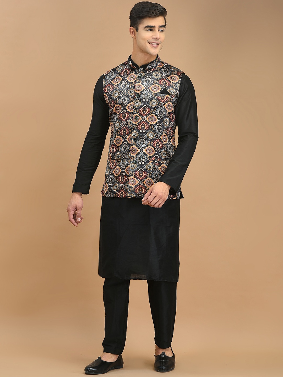

DEYANN Mandarin Collar Straight Kurta with Pyjamas & Nehru Jacket, Black