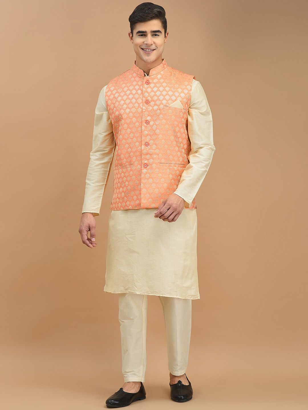 

DEYANN Band Collar Straight Kurta with Pyjamas & Nehru Jacket, Cream