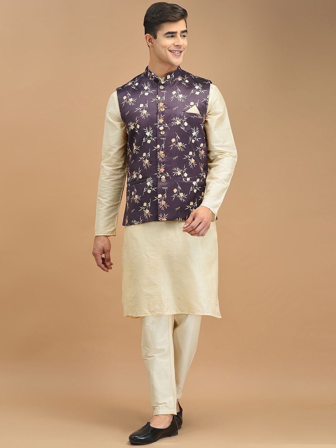 

DEYANN Band Collar Straight Kurta with Pyjamas & Nehru Jacket, Cream