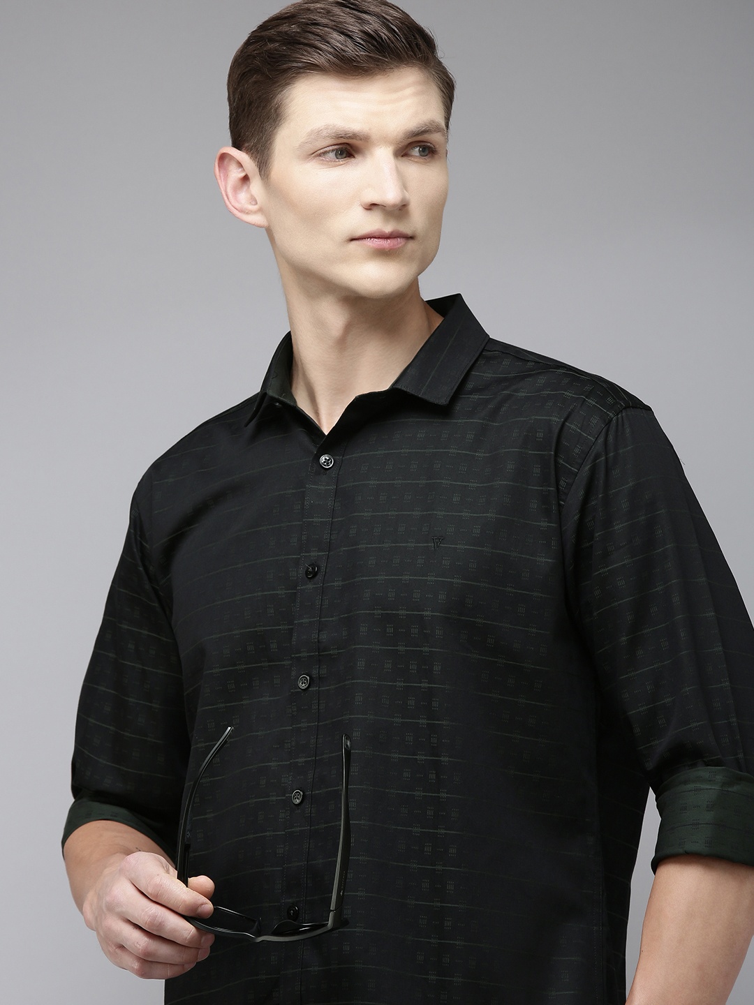 

V Dot Men Slim Fit Opaque Casual Shirt, Black