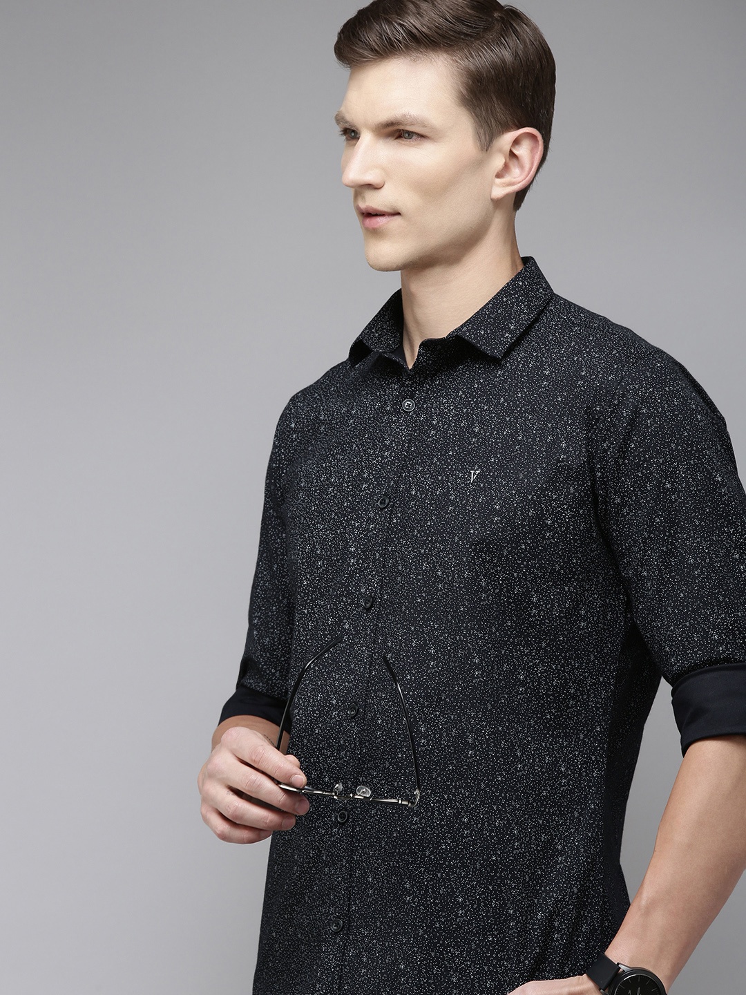 

V Dot Men Slim Fit Opaque Printed Casual Shirt, Navy blue