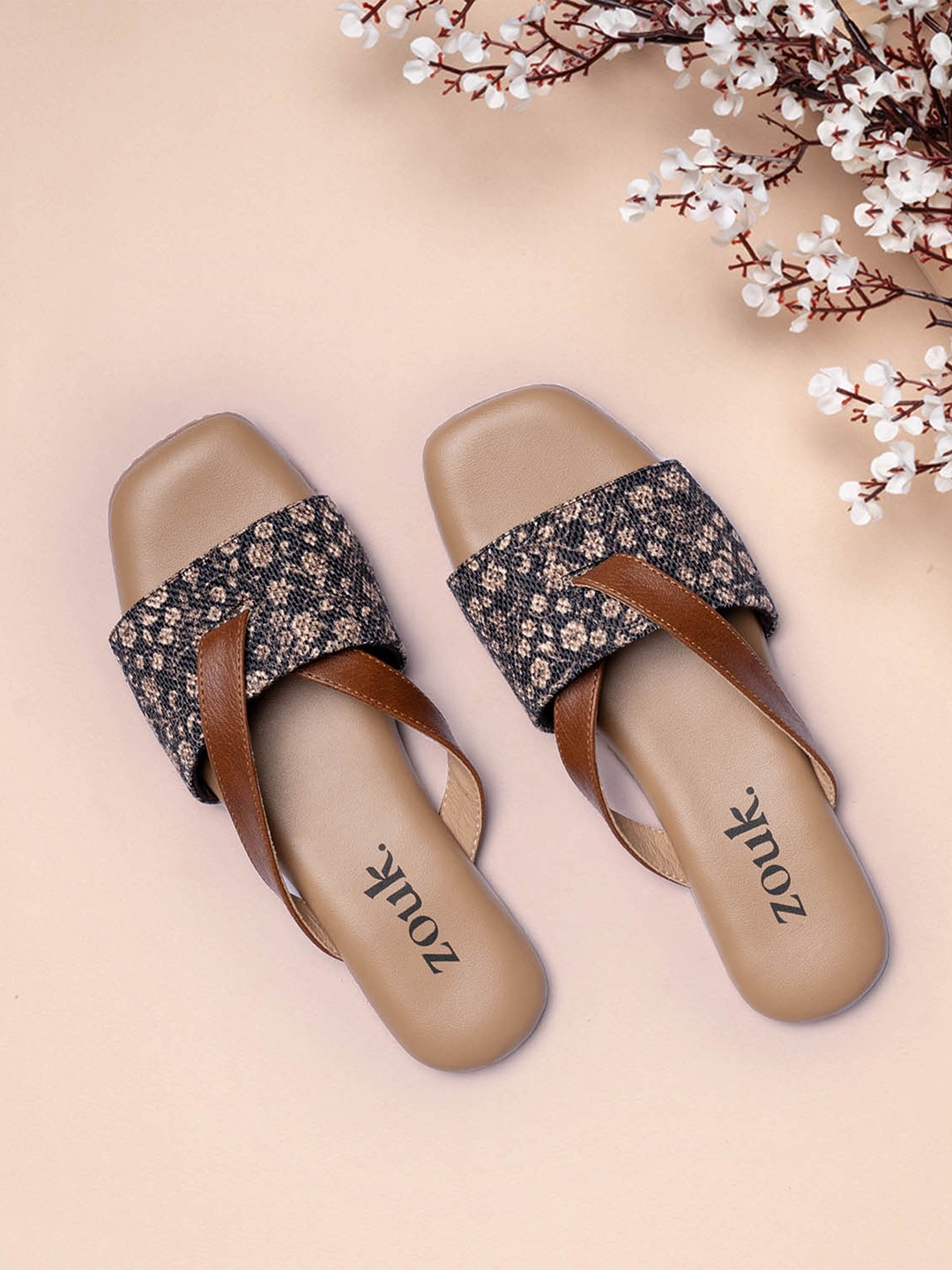 

ZOUK Women Sanjan Jali Printed One Toe Flats, Black