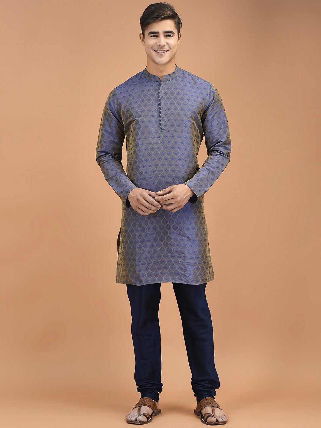 

DEYANN Woven Design Mandarin Collar Kurta With Churidar, Blue
