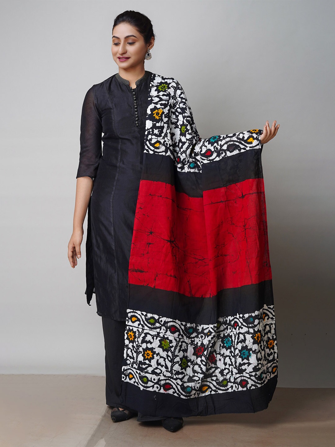 

Unnati Silks Ethnic Motifs Batik Printed Cotton Dupatta, Red