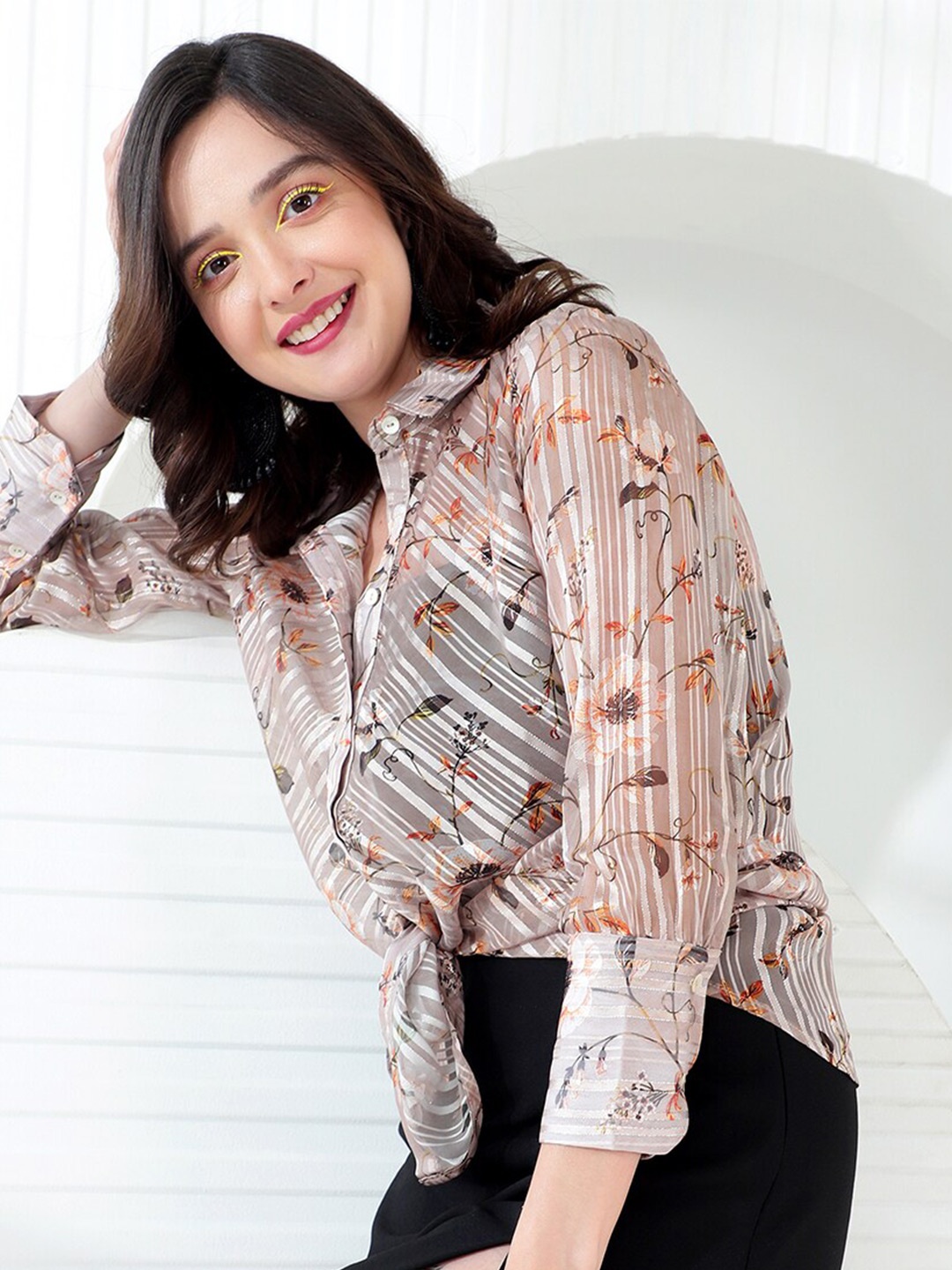 

KASSUALLY Brown Floral Printed Casual Shirt
