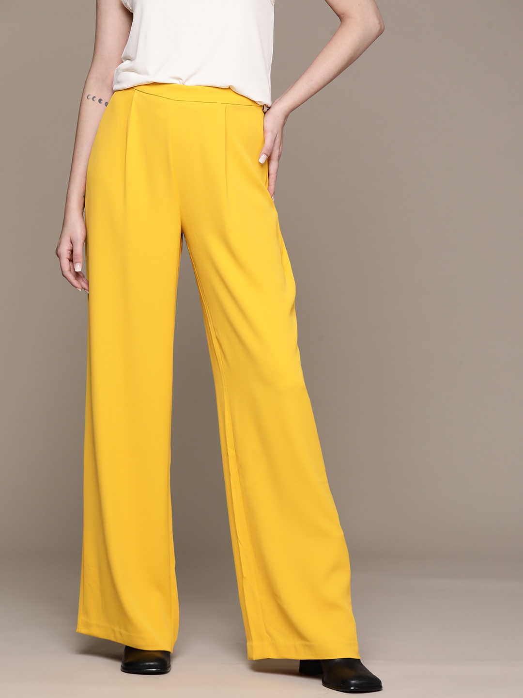 

MANGO Women Pleated Trousers, Yellow