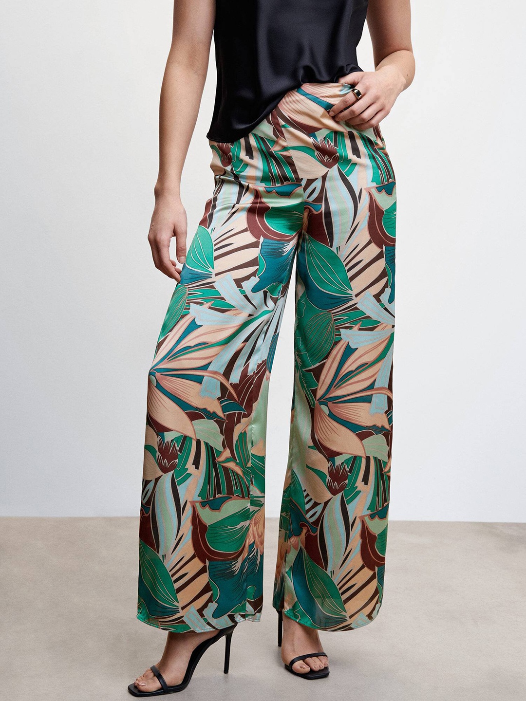 

MANGO Women Green Camouflage Printed Trousers