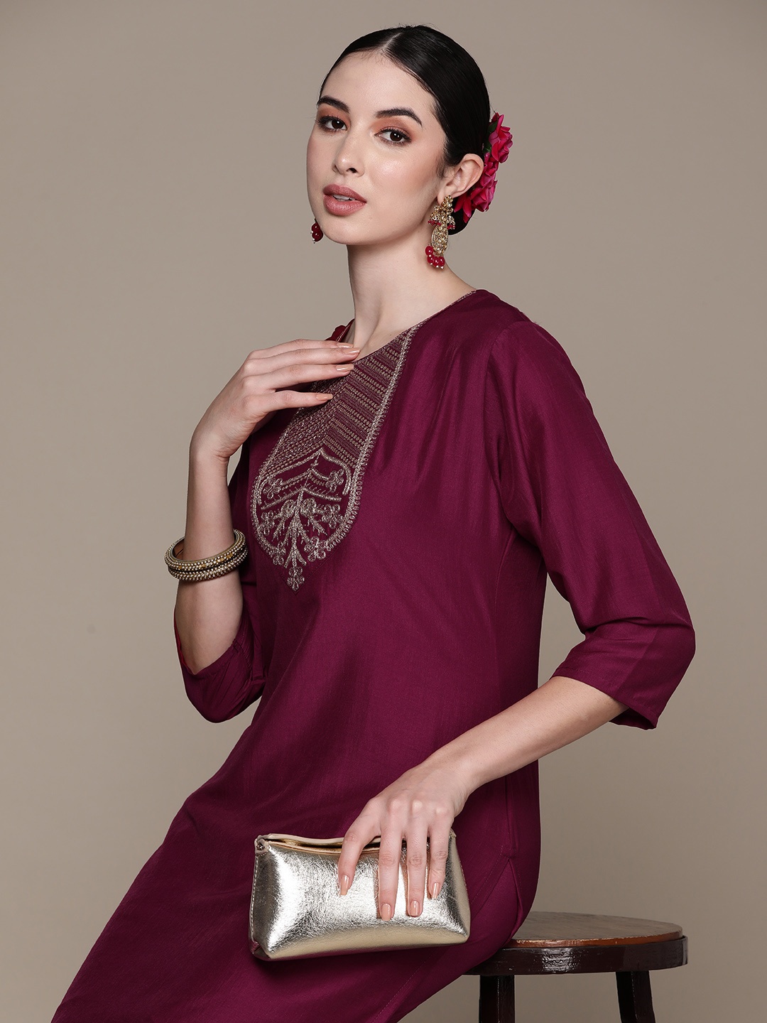 

Anubhutee Regular Kurta with Trousers, Burgundy