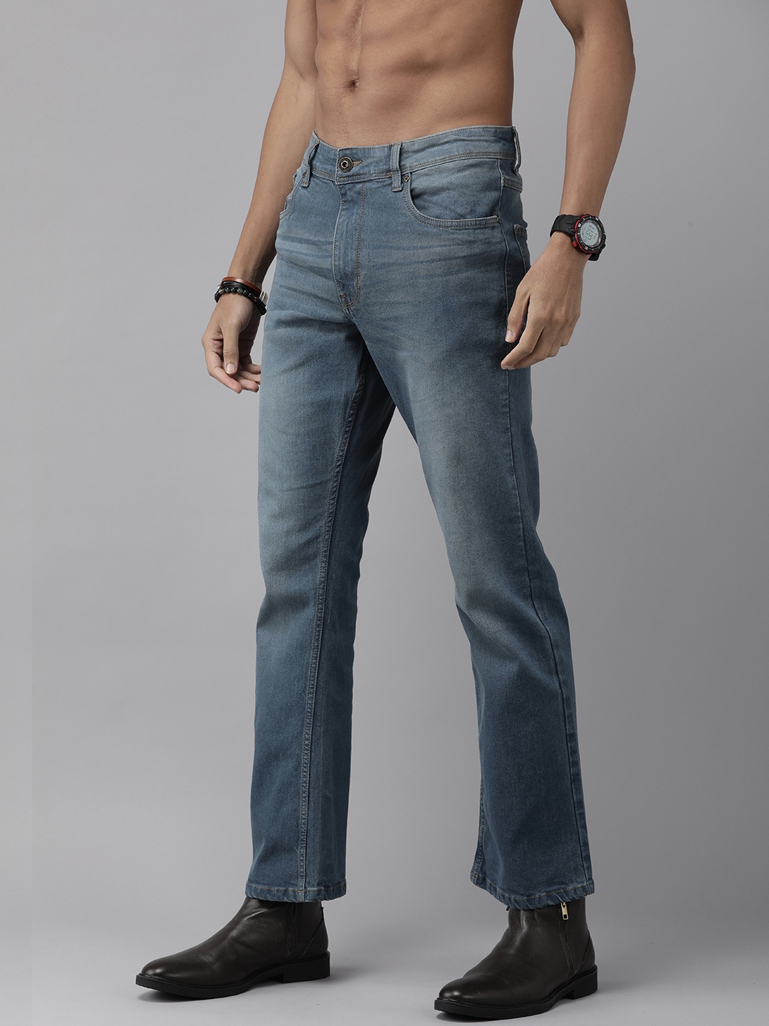 

The Roadster Lifestyle Co. Men Bootcut Light Fade Stretchable Jeans, Blue