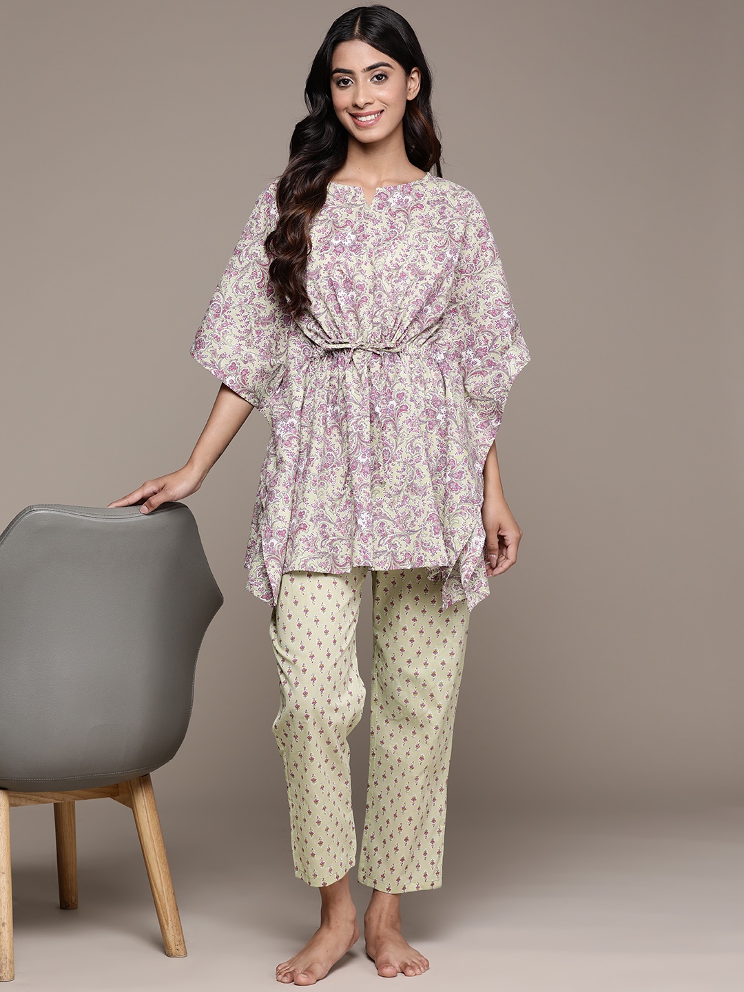 

Anubhutee Women Printed Pyjama suit, Green