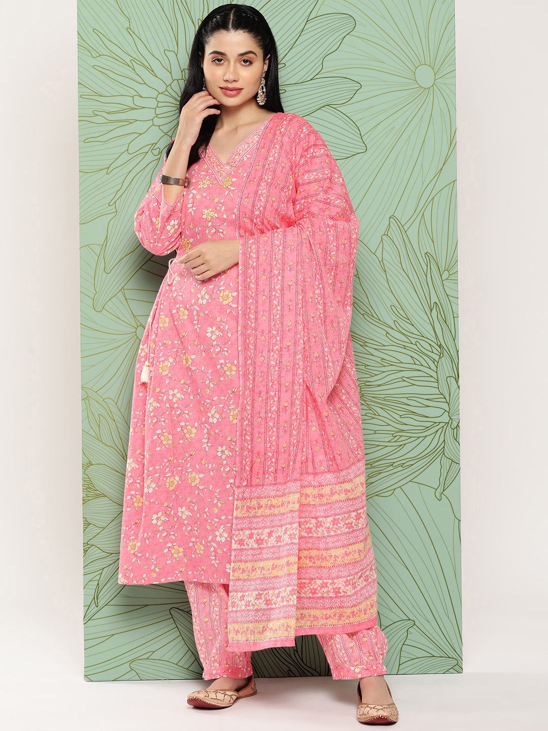

Ishin Women Floral Printed Regular Pure Cotton Kurta with Trousers & Dupatta, Pink