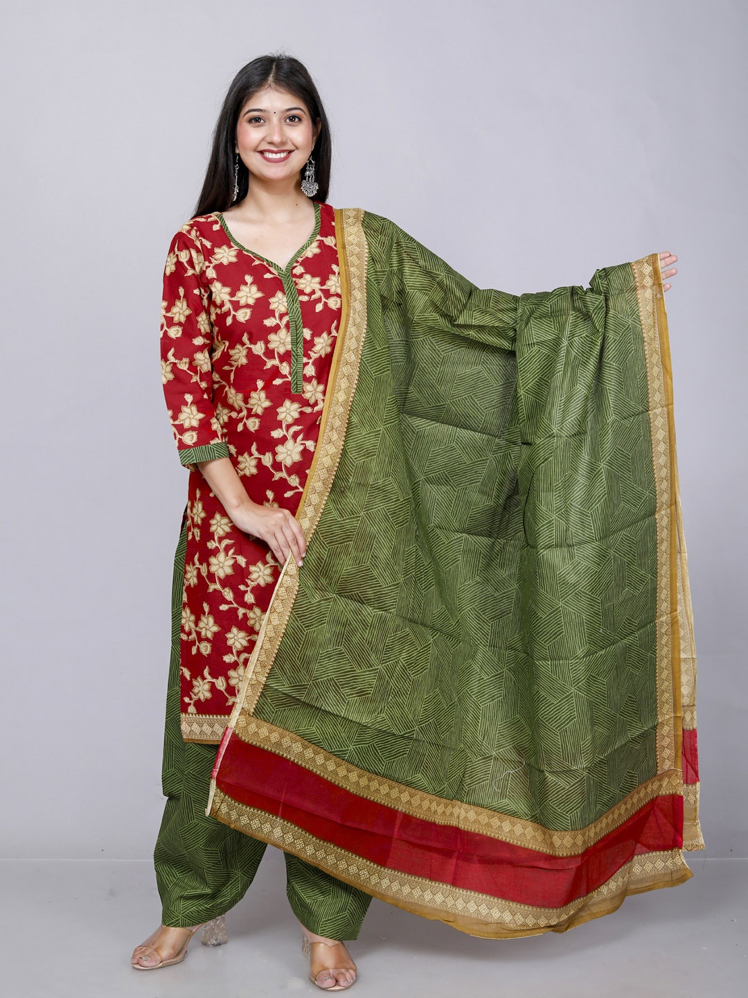 

Jevi Prints Floral Printed Pure Cotton Kurta With Salwar & With Dupatta, Red