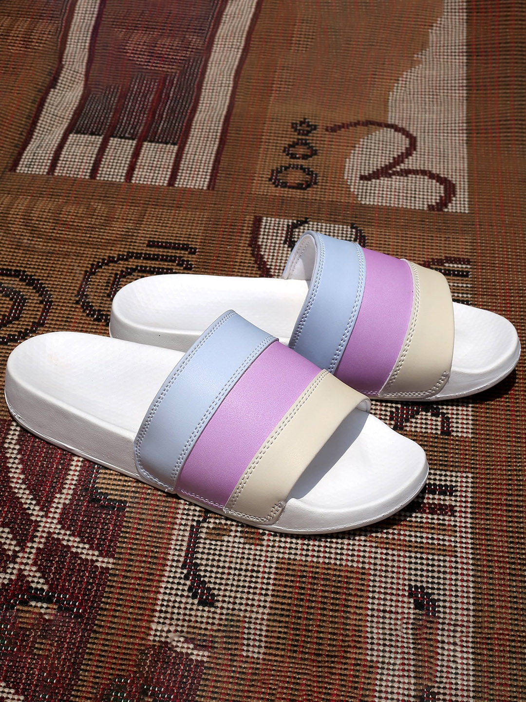 

sneakers villa Women Quick Drying & Colour Changing Open Toe Flats, White
