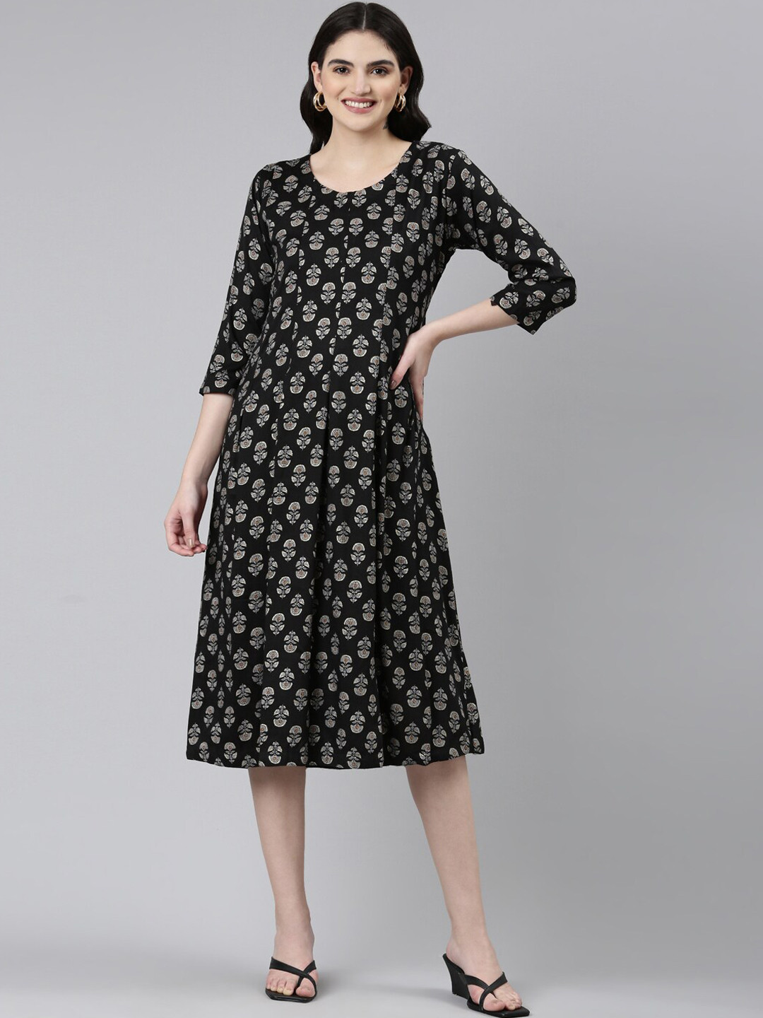 

GOLDSTROMS Floral Printed A-Line Ethnic Dress, Black