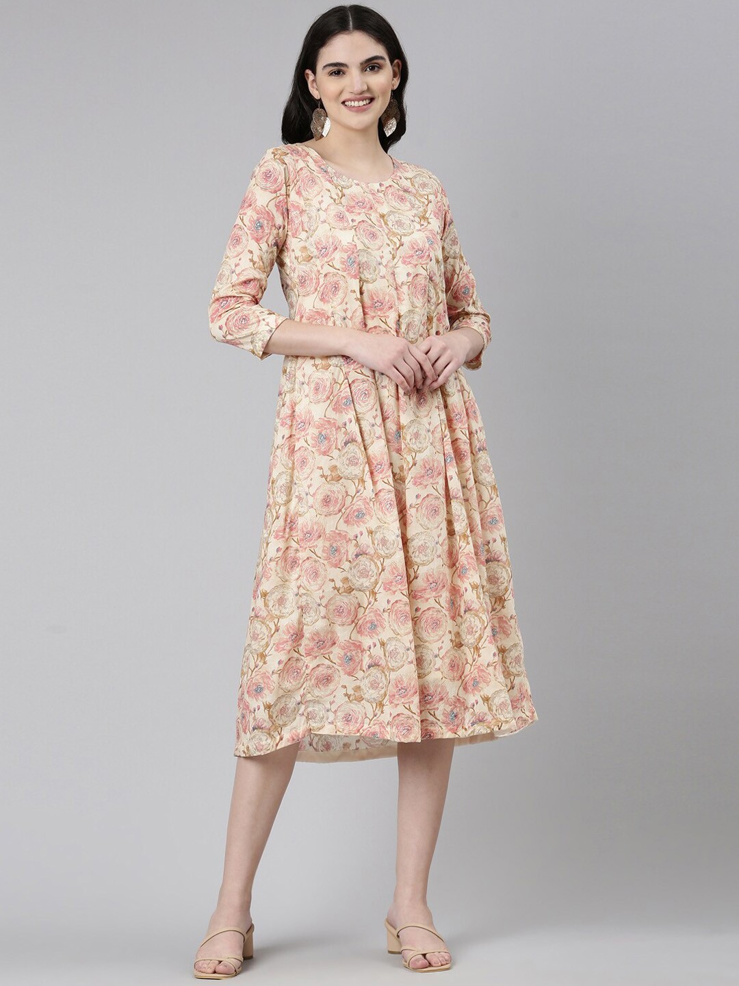 

GOLDSTROMS Floral Printed Kali Cotton Ethnic Dresses, Peach