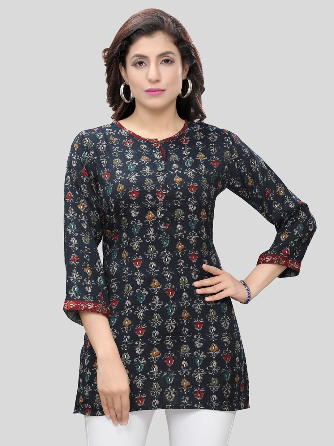 

Saree Swarg Floral Printed Straight Kurti, Navy blue