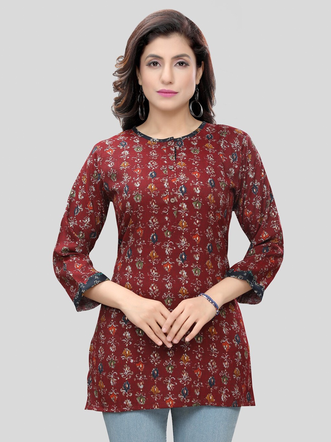 

Saree Swarg Floral Printed Straight Kurti, Maroon