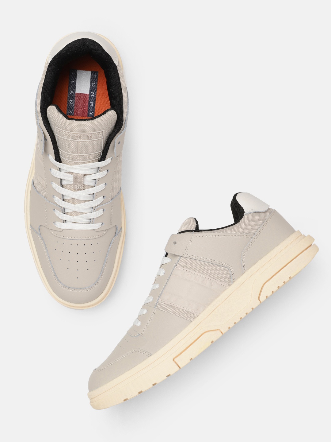 

Tommy Hilfiger Men Beige Leather Sneakers