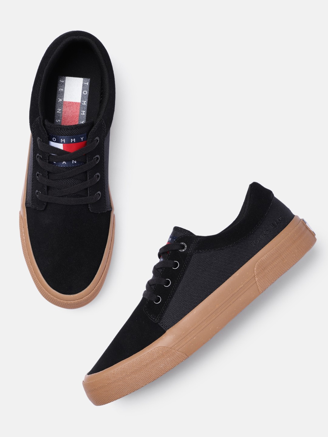 

Tommy Hilfiger Men Solid & Textured Regular Sneakers, Black
