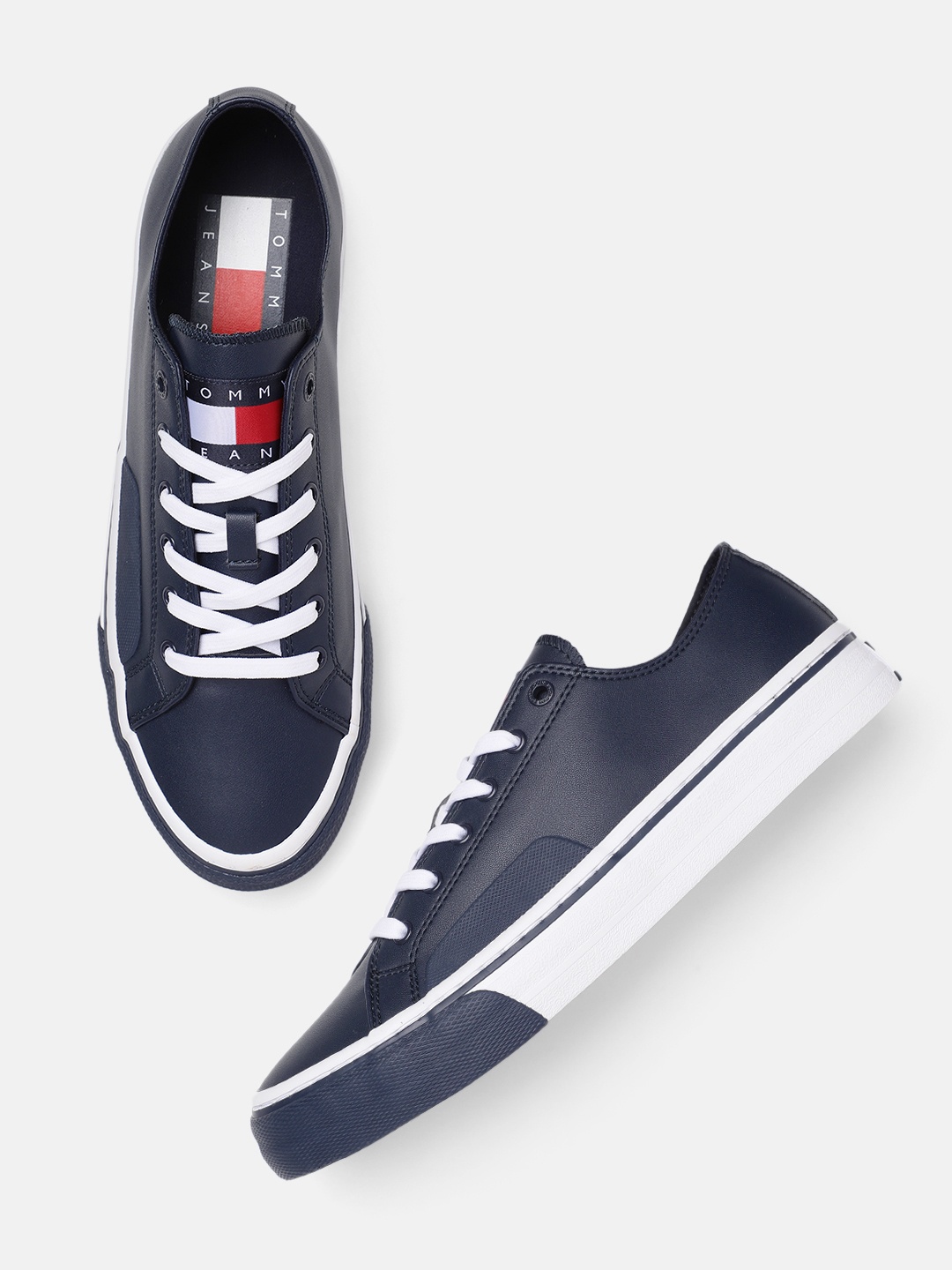 

Tommy Hilfiger Men Solid Regular Sneakers, Navy blue