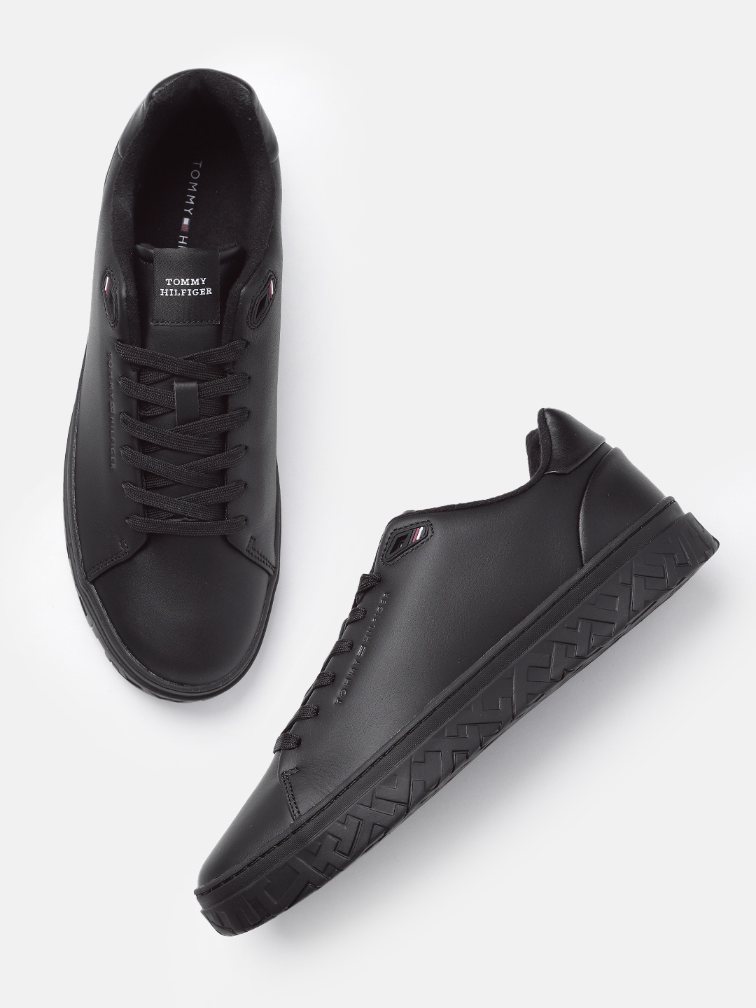 

Tommy Hilfiger Men Solid Regular Sneakers, Black