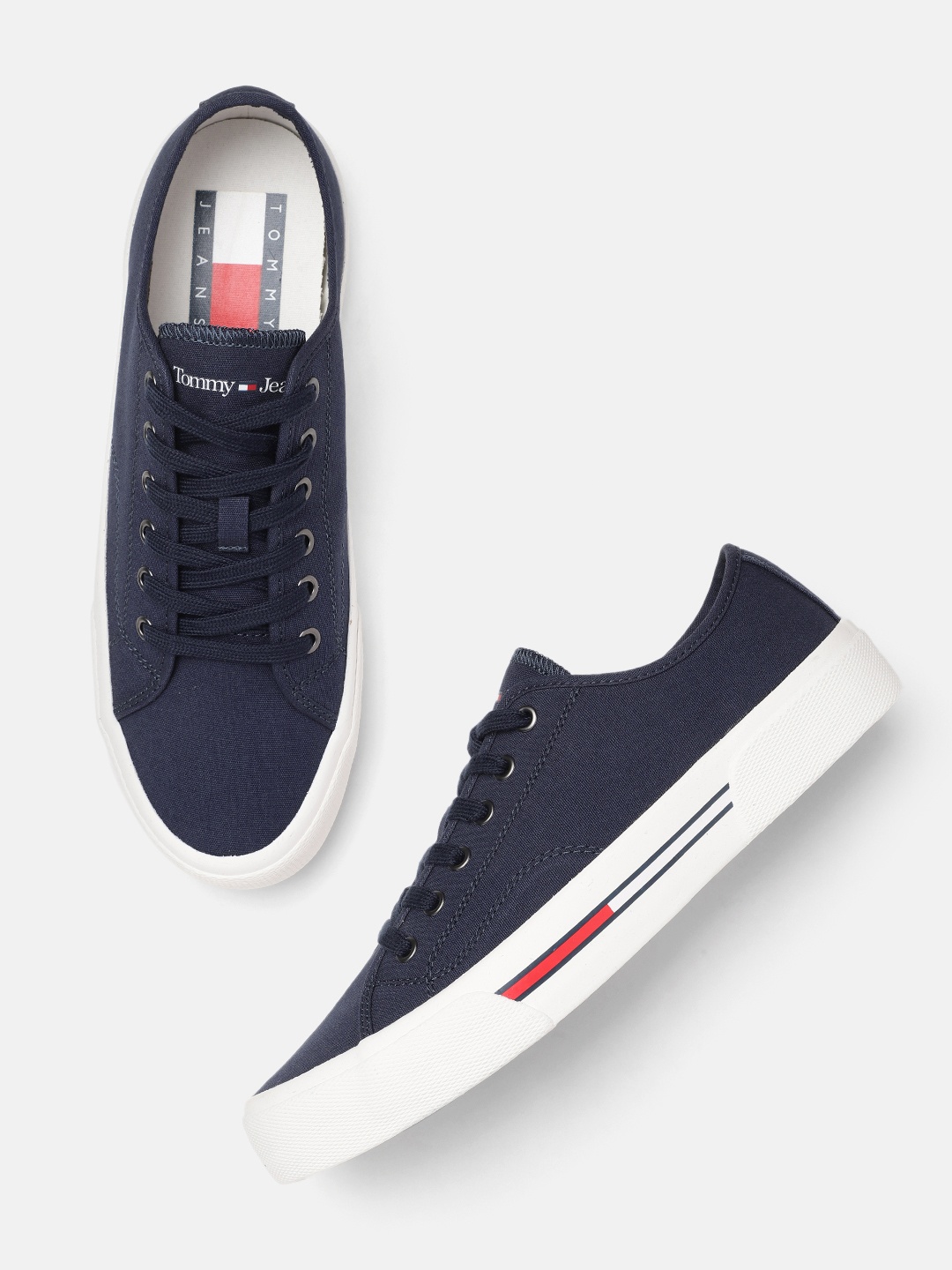 

Tommy Hilfiger Men Solid Canvas Sneakers, Navy blue