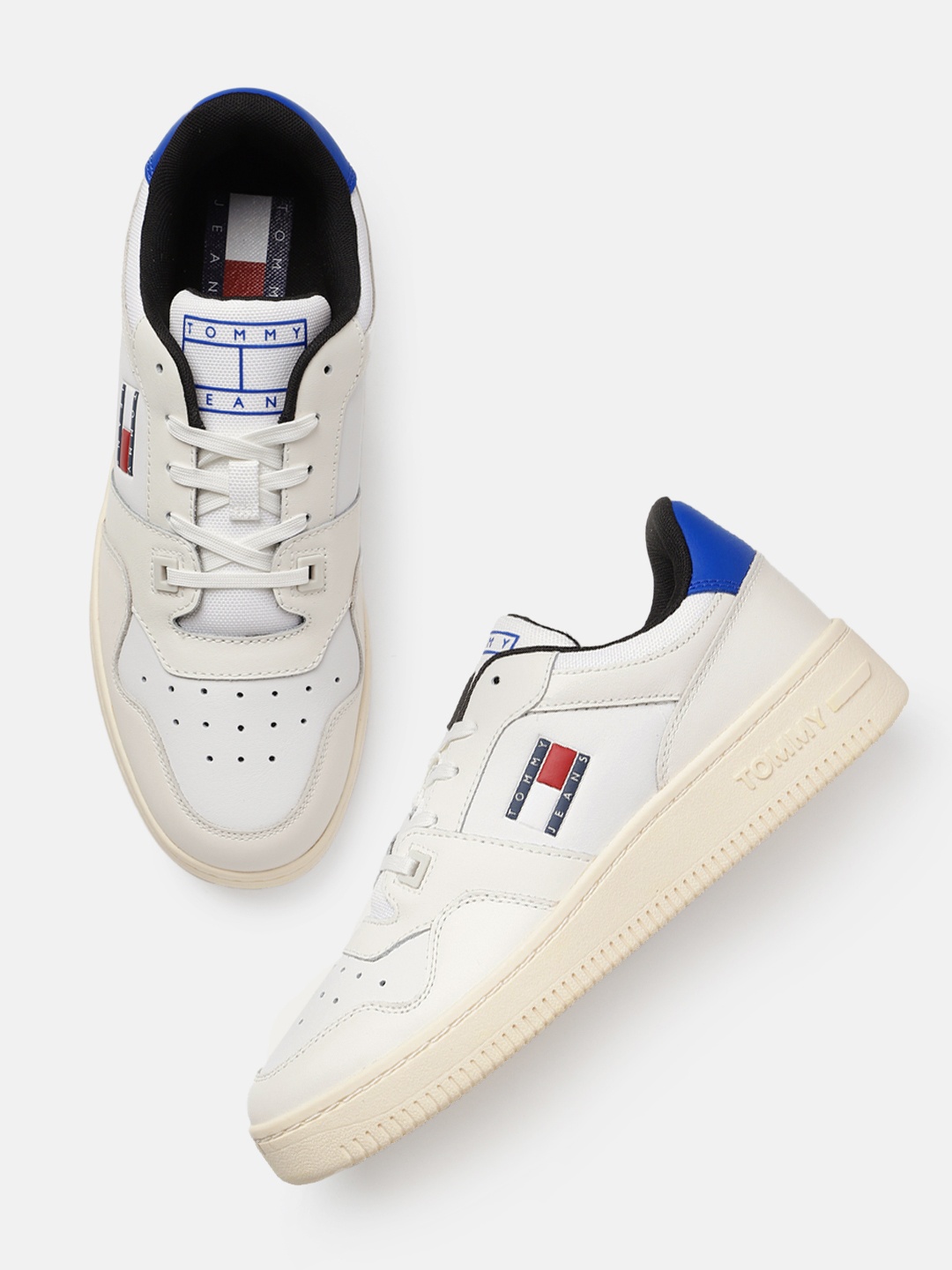 

Tommy Hilfiger Men Solid Leather Sneakers, Off white