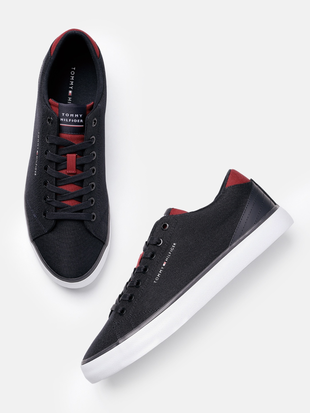 

Tommy Hilfiger Men Solid Regular Sneakers, Navy blue