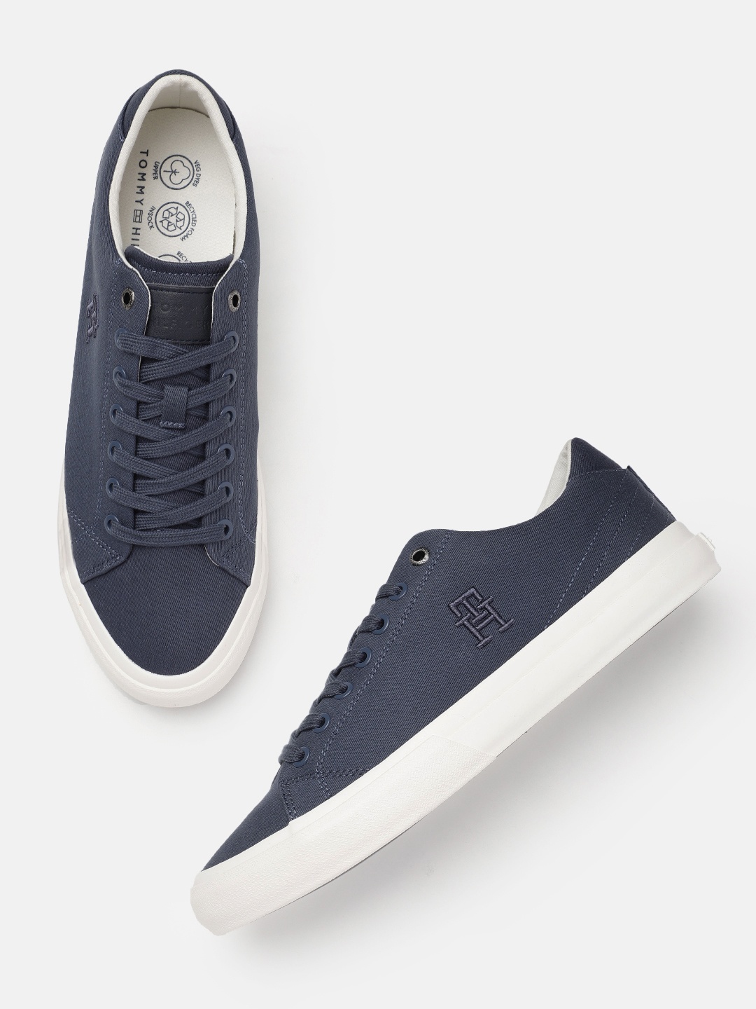 

Tommy Hilfiger Men Solid Canvas Sneakers, Blue