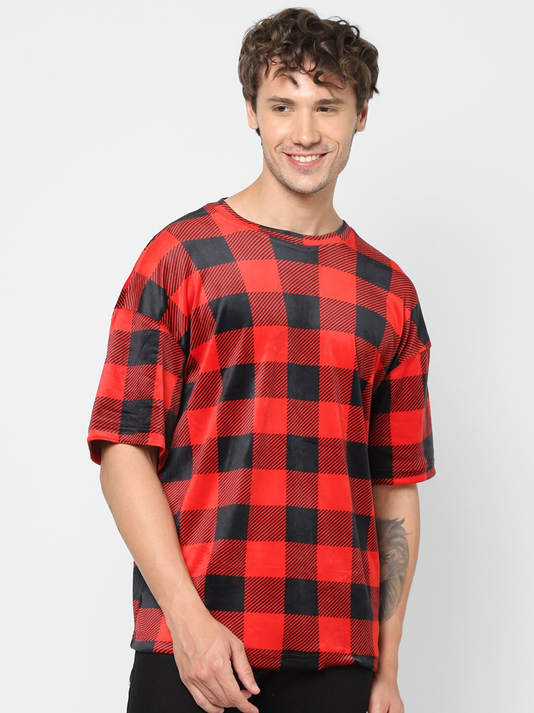 

VASTRADO Checked Round Neck Oversized T-shirt, Red