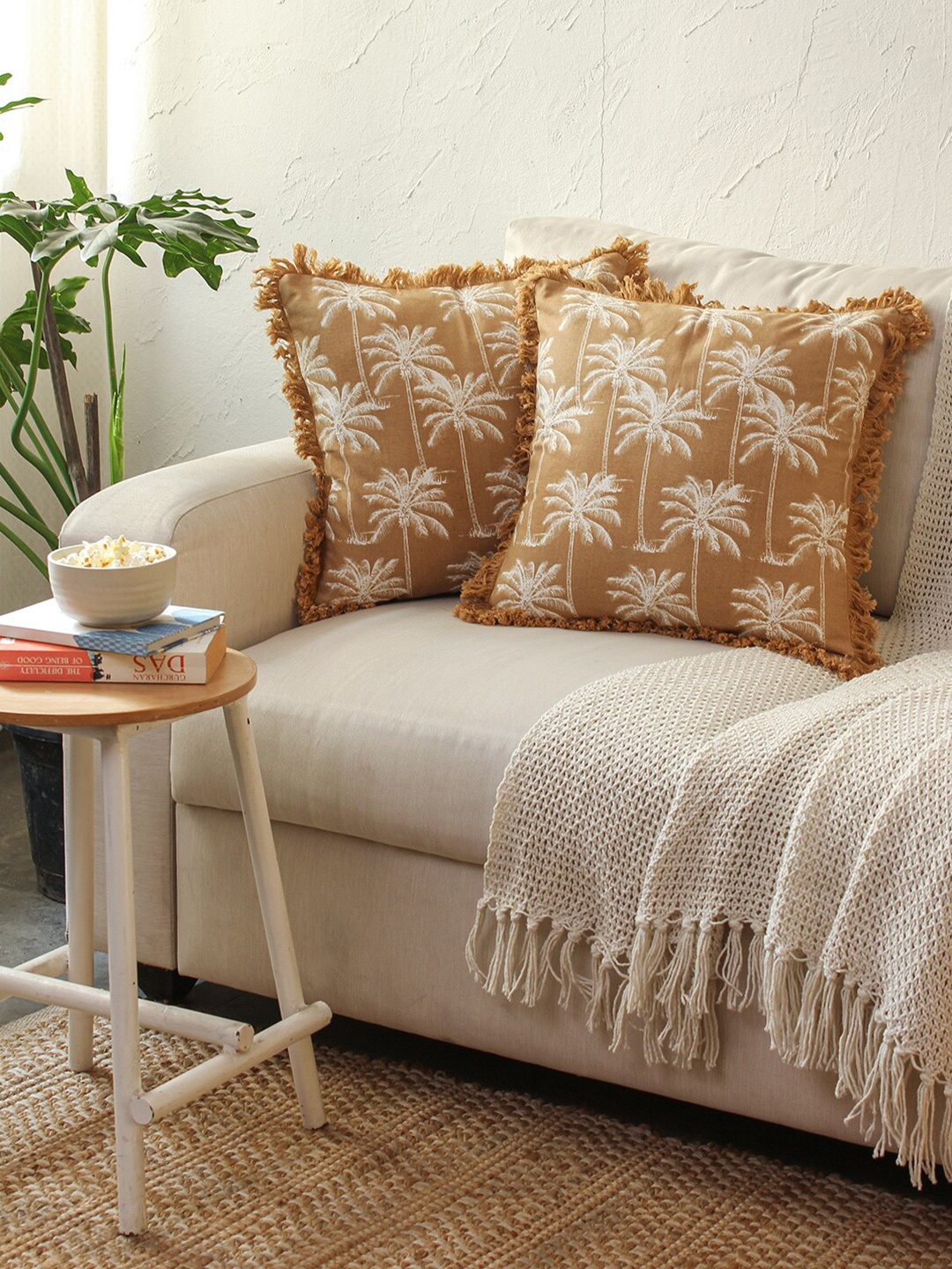 House This Kurumba Beige & White 2 Pieces Floral Square Cushion Covers