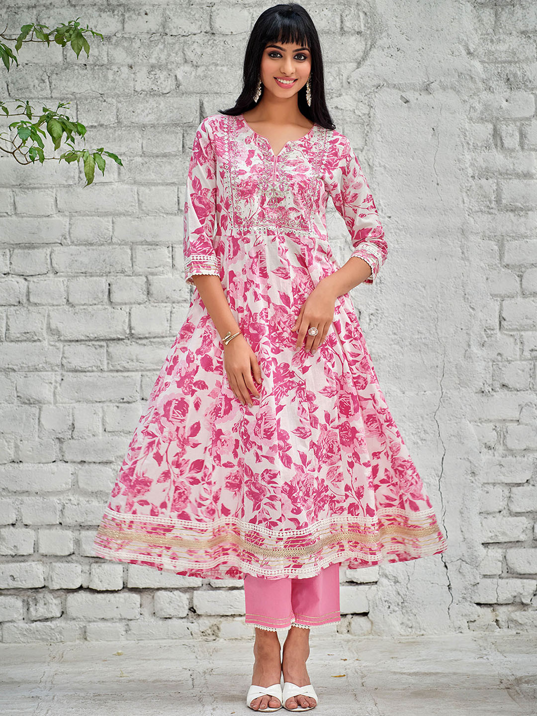 

Sangria Floral Printed A-Line Kurta With Trouser & Dupatta, Pink
