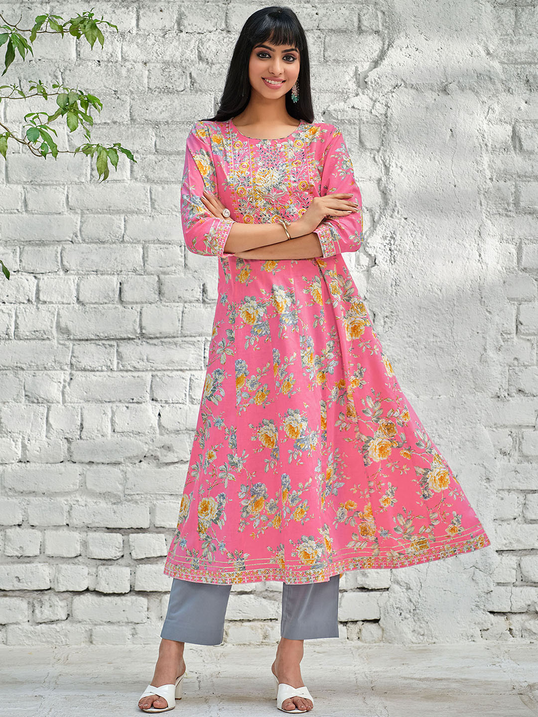

Sangria Floral Printed A-Line Kurta With Trouser & Dupatta, Pink