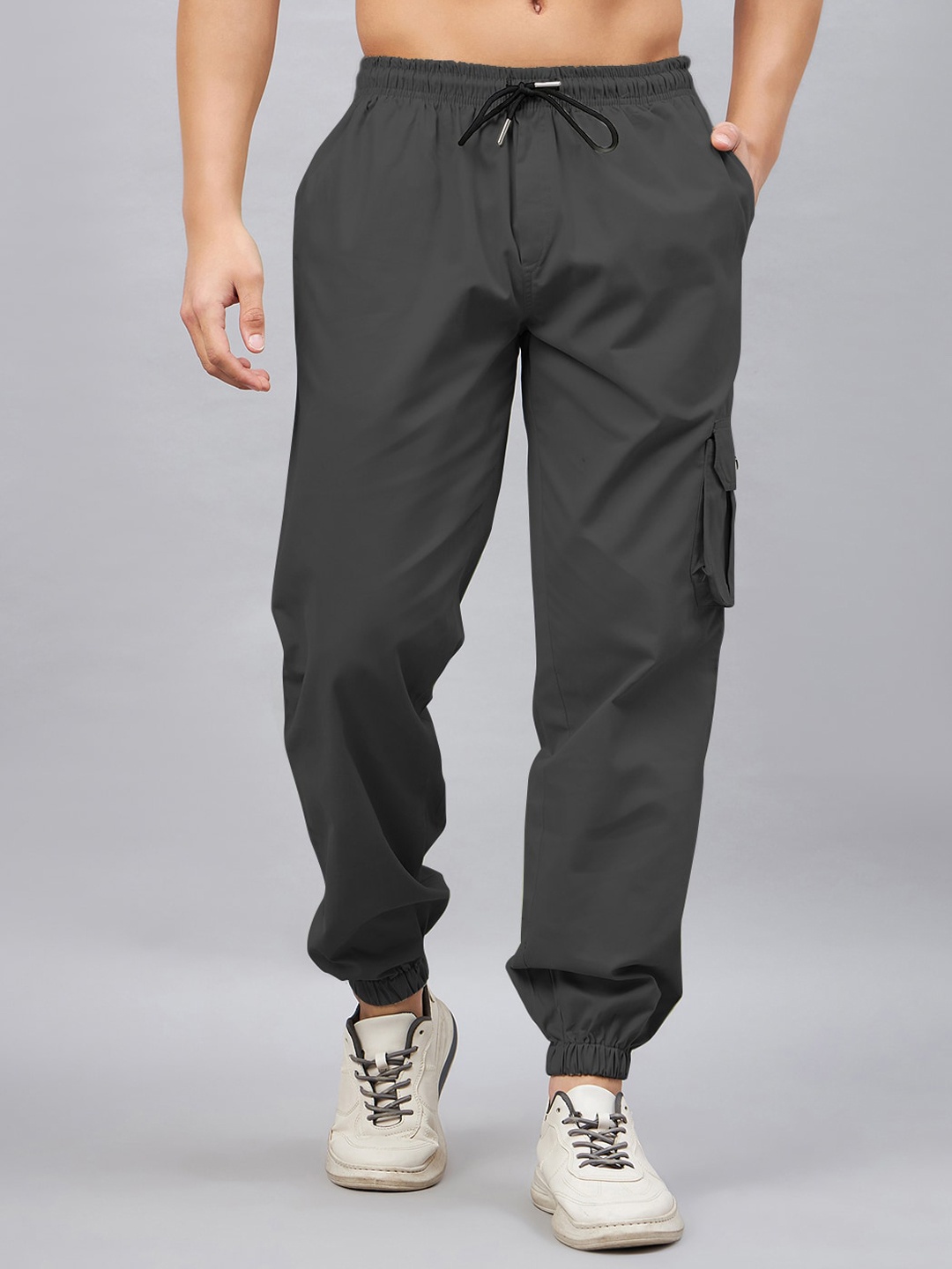 

CHROME & CORAL Men Relaxed Easy Wash Pure Cotton Cargo Trousers, Grey