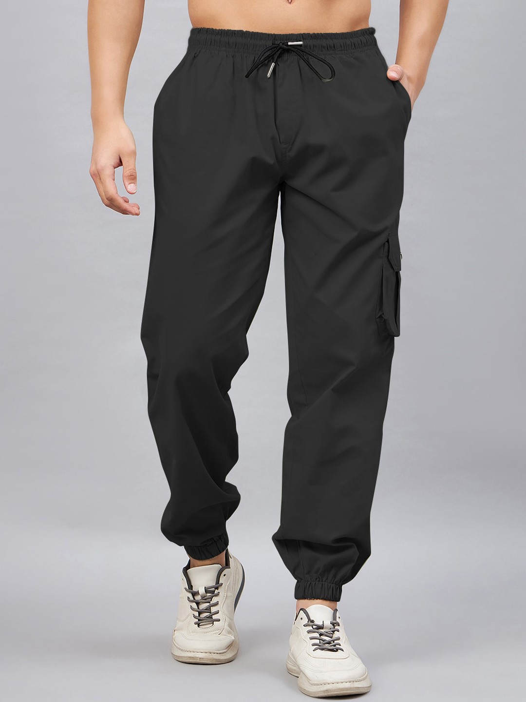 

CHROME & CORAL Men Relaxed Easy Wash Pure Cotton Cargo Trousers, Black
