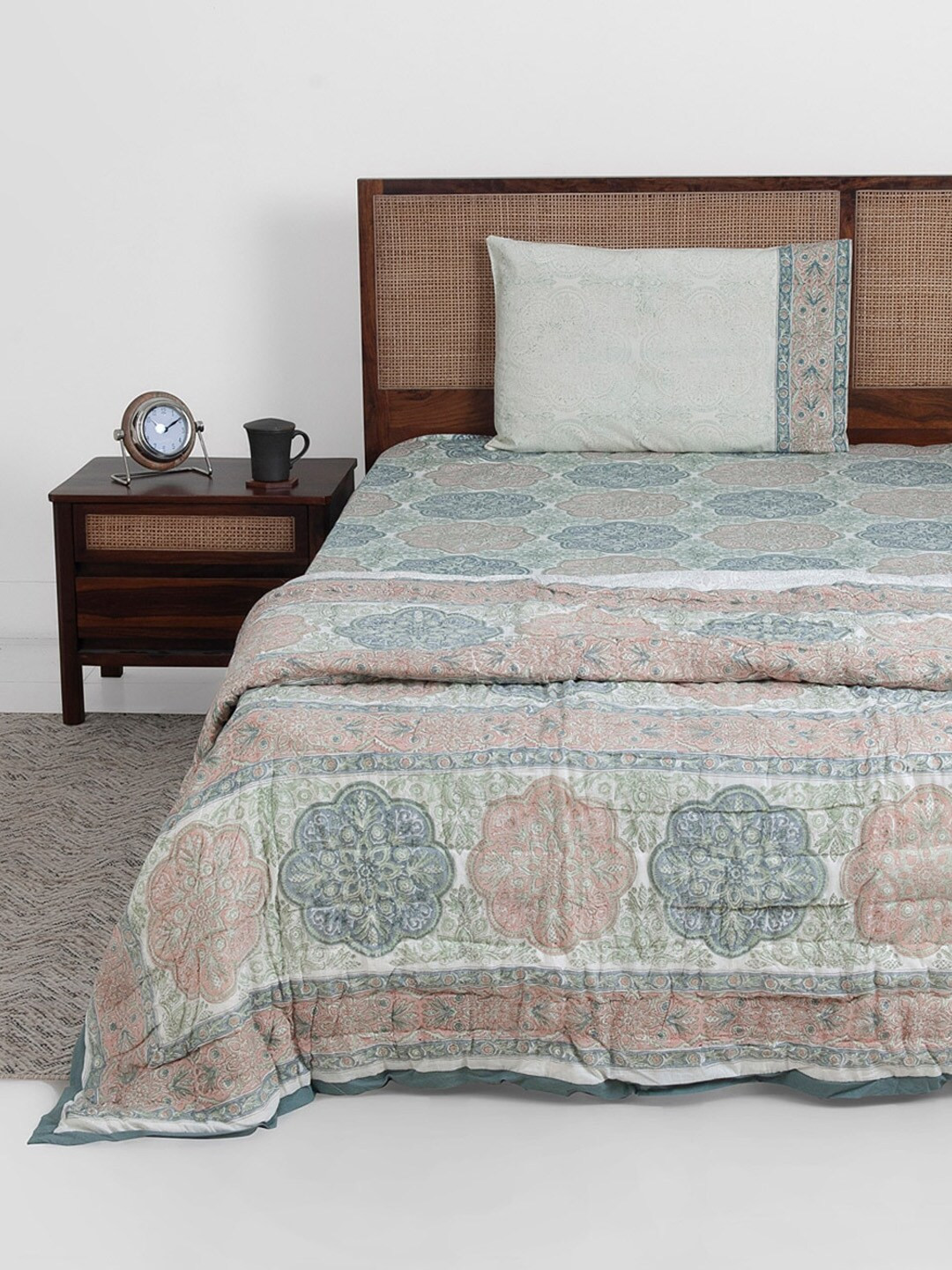 

Fabindia Ethnic Motifs AC Room 350 GSM Single Bed Quilt, Pink
