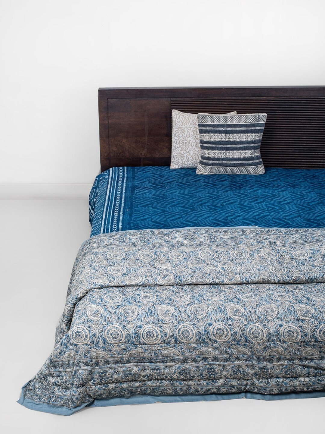 

Fabindia Blue Floral AC Room 350 GSM Cotton Double Bed Quilt