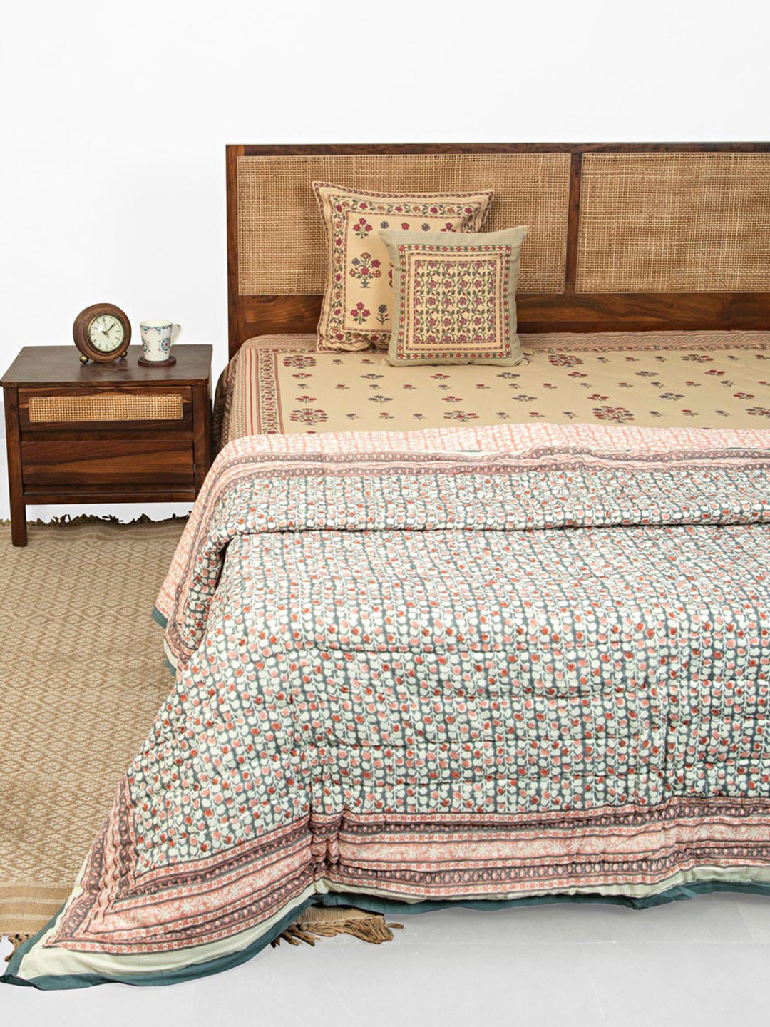 

Fabindia Alisya Grey Floral AC Room 350 GSM Cotton Double Bed Quilt