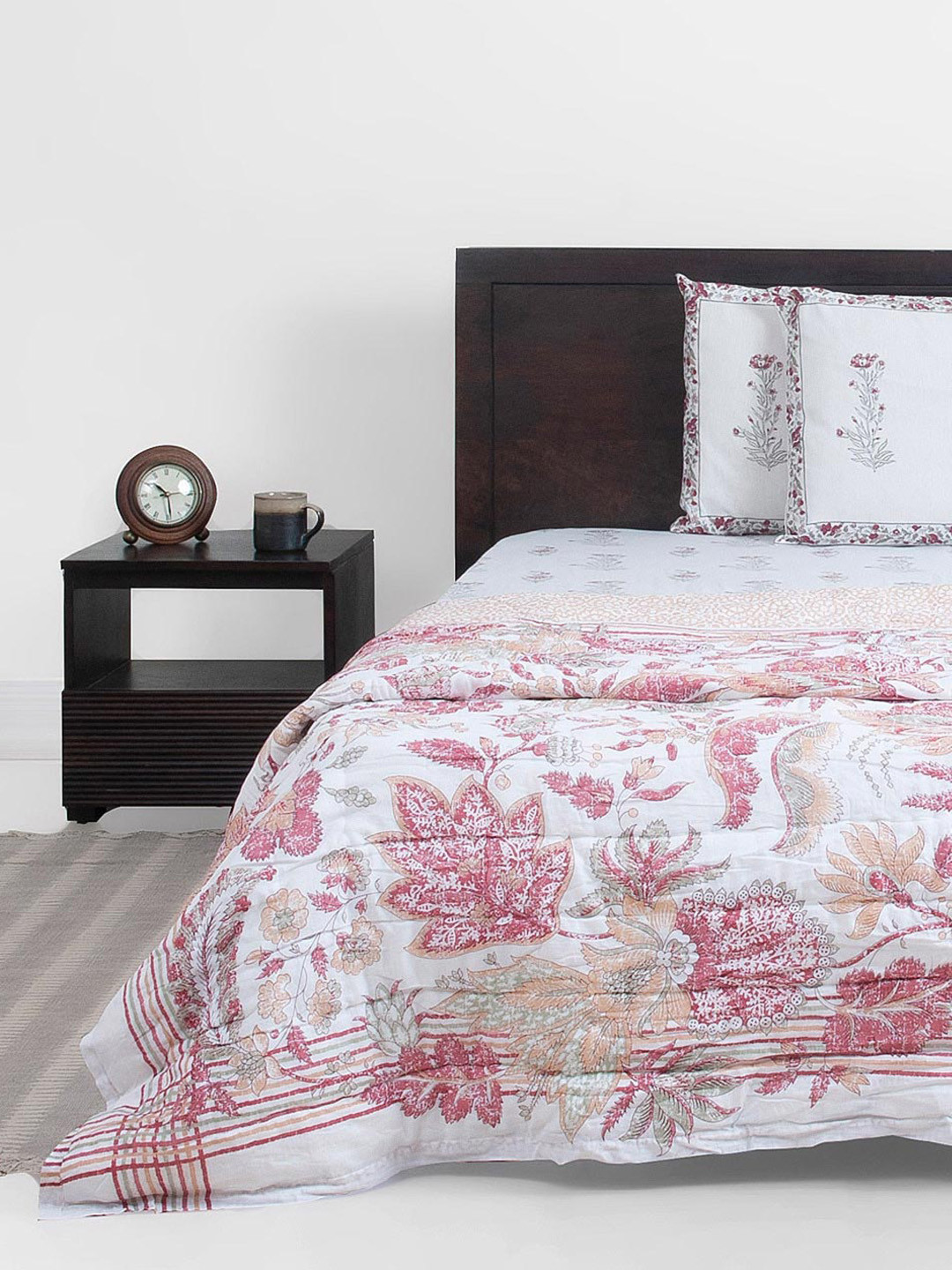 

Fabindia Faziyaz Pink Floral AC Room 350 GSM Cotton Single Bed Quilt