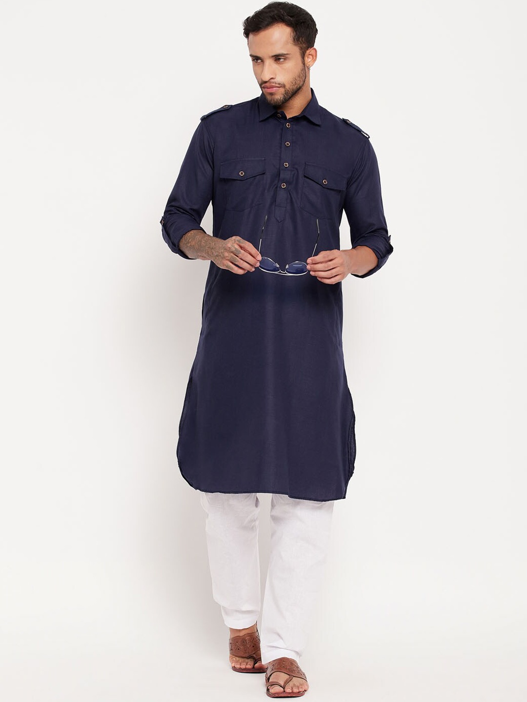 

VASTRAMAY Shirt Collar Roll-Up Sleeves Pathani Kurta With Pyjamas, Navy blue