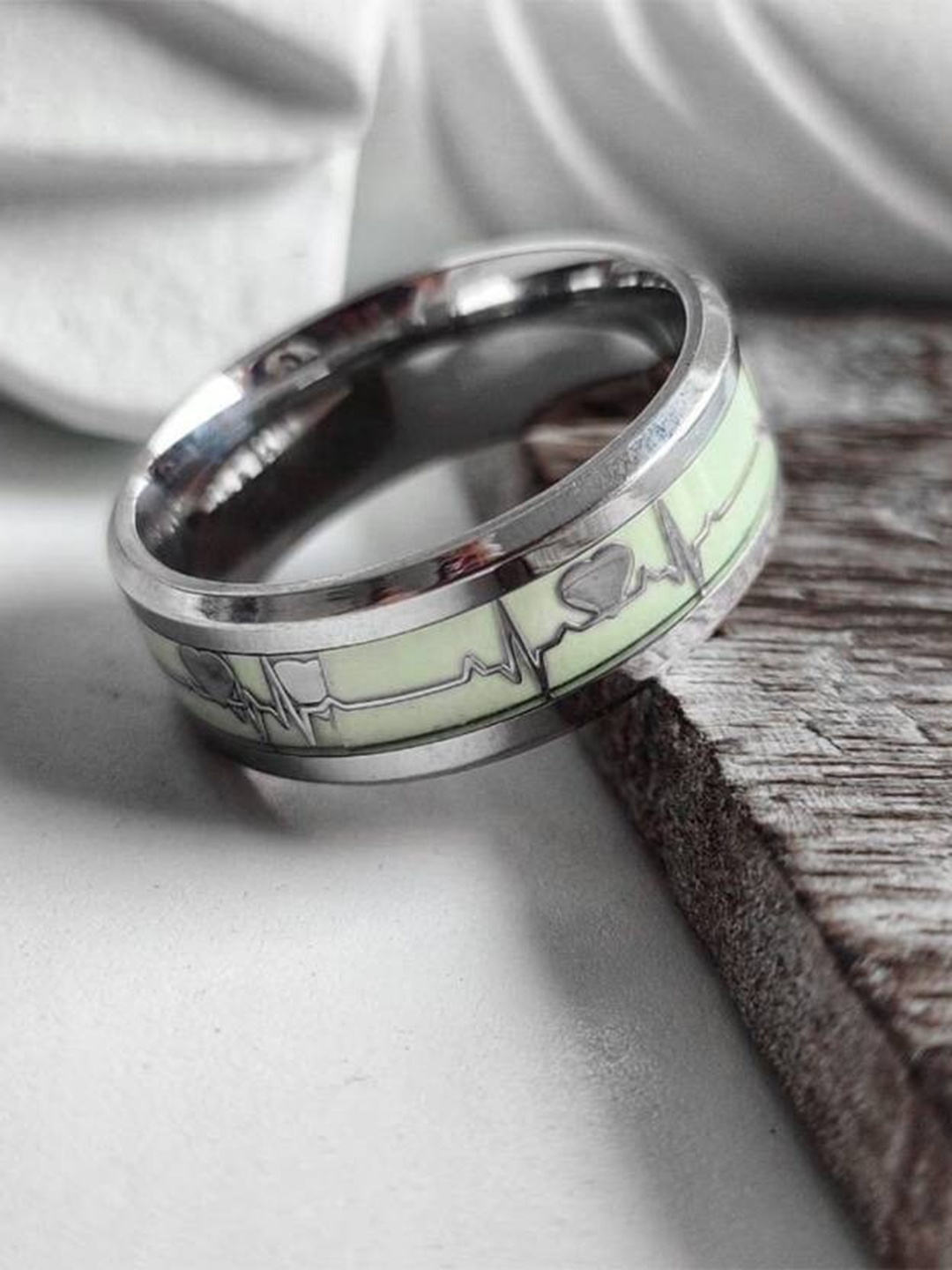 

VIEN Silver-Plated Intricate Textured Finger Ring