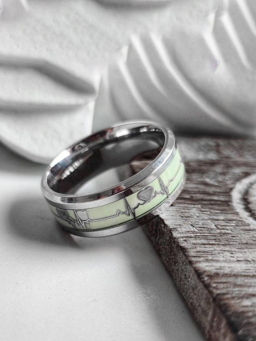 

VIEN Silver-Plated Designed Finger Ring