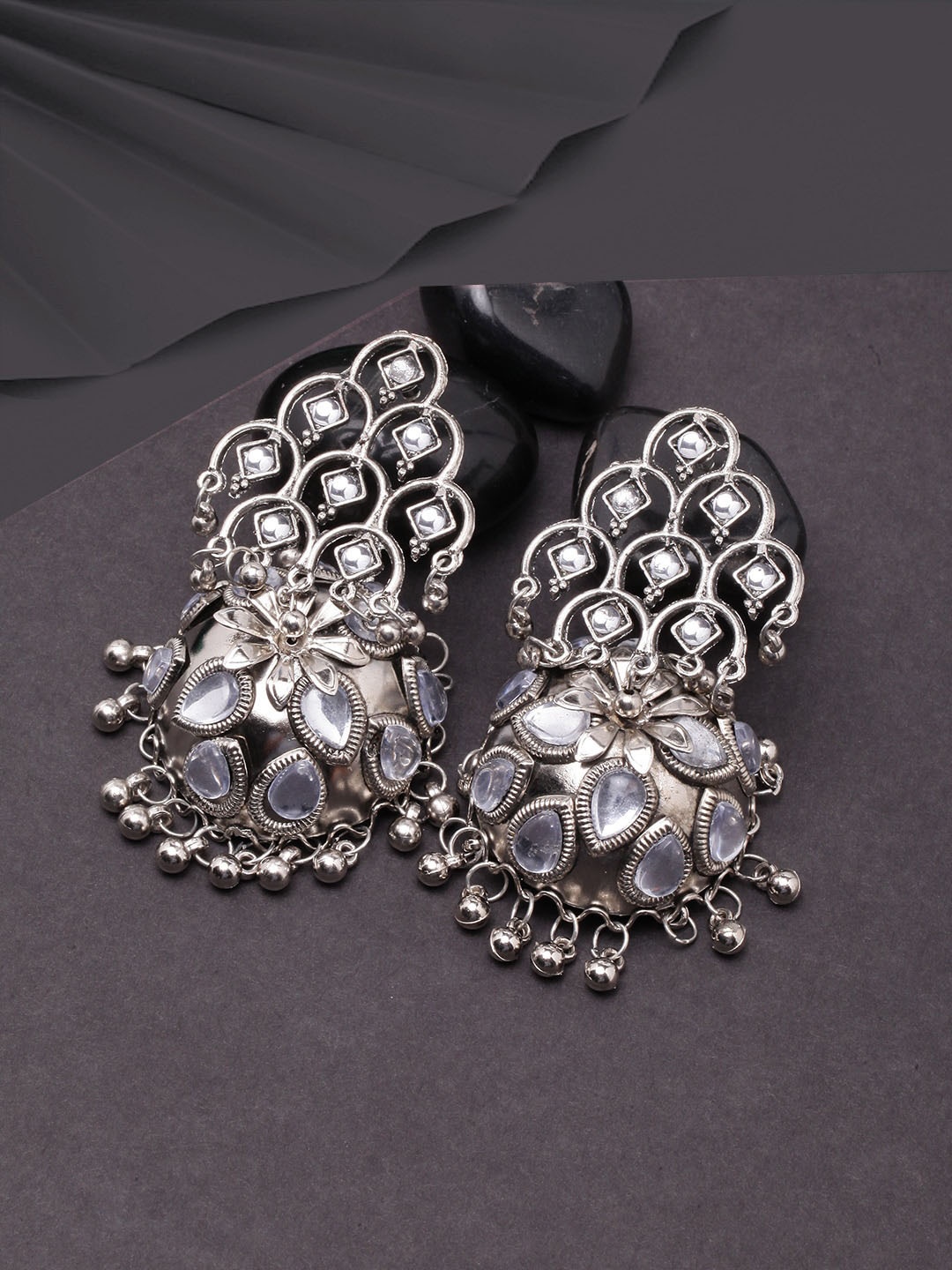 

DIVA WALK Silver-Plated Contemporary Drop Earrings