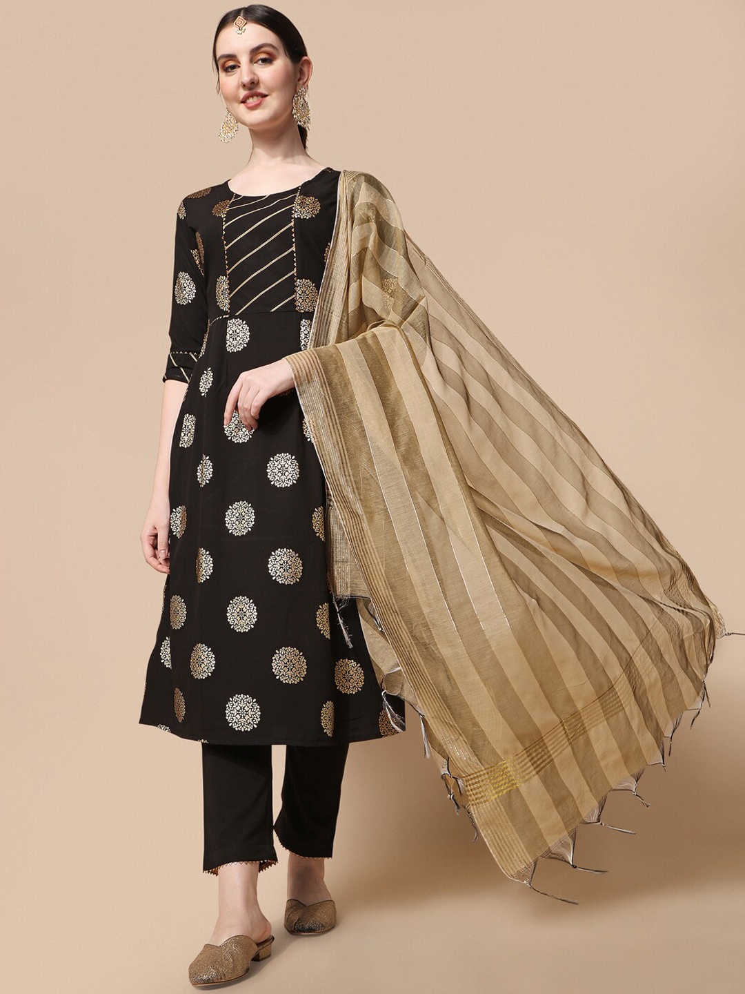

NAINVISH Ethnic Motifs Printed Gotta Patti Kurta With Trousers & Dupatta, Black