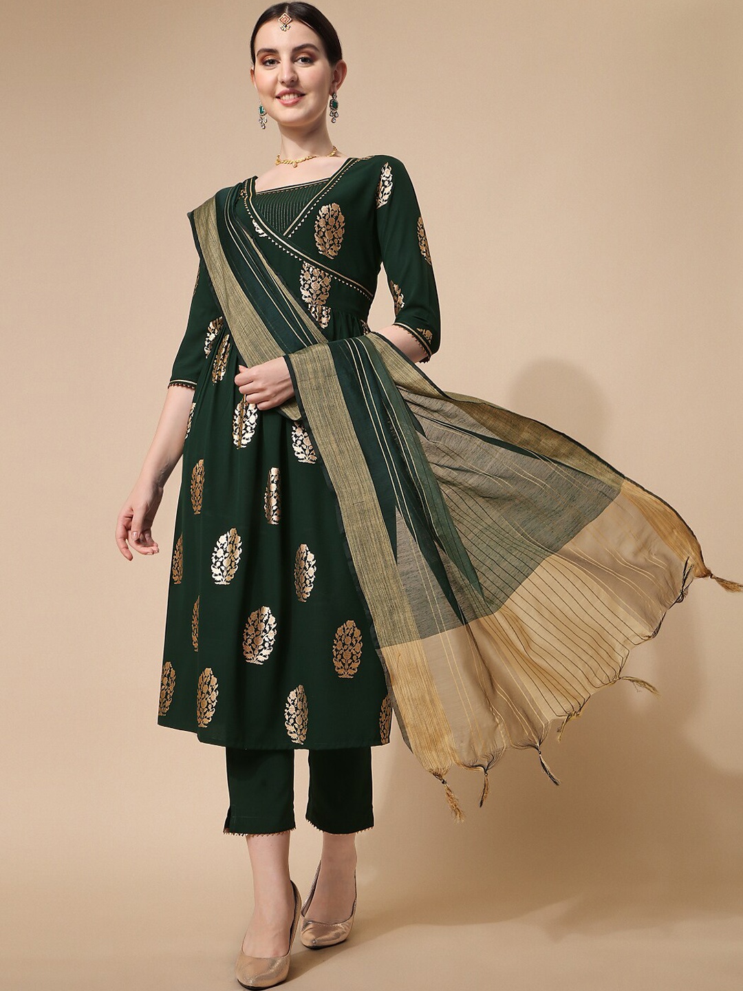

NAINVISH Ethnic Motifs Printed Gotta Patti Kurta With Trousers & Dupatta, Green
