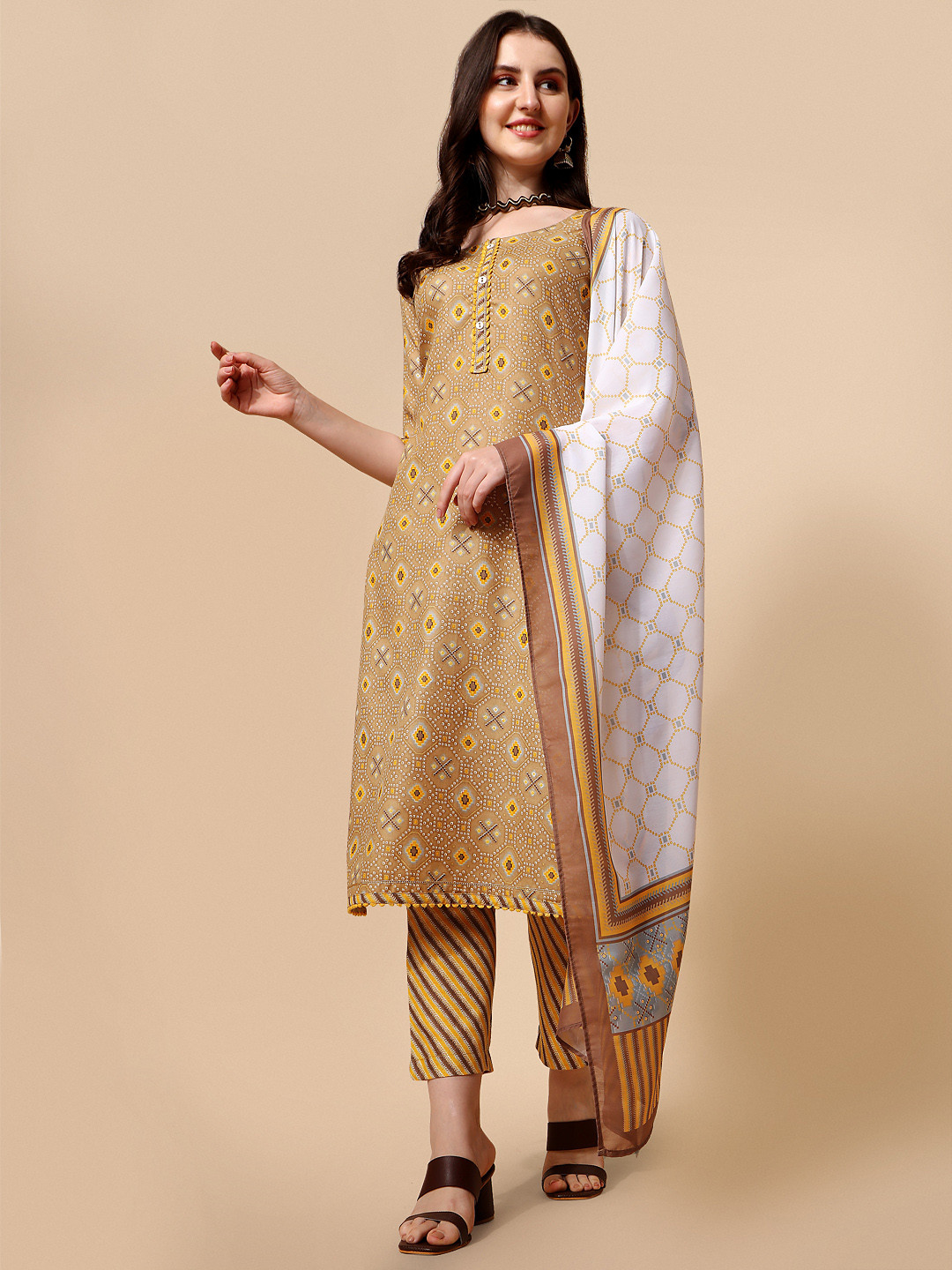 

NAINVISH Ethnic Motifs Printed Regular Kurta With Trousers & Dupatta, Mauve
